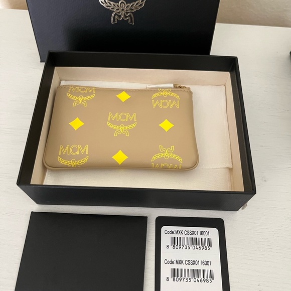 NWT MCM Key Pouch in Color Splash Logo Leather - Picture 8 of 8